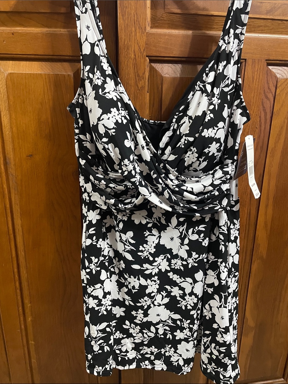 Black & White Floral Draped Neck swimsuit NWT Sz. 1 X 16 W Simply Slim very cute
